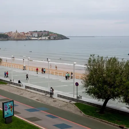 Gran En Primera Linea De Playa Lägenhet Gijón